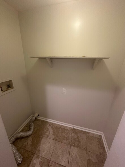 Laundry closet in hallway - 349 Laquita Dr SE