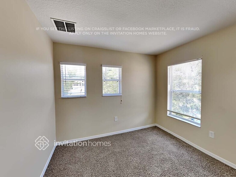 Building Photo - 9640 Simeon Dr