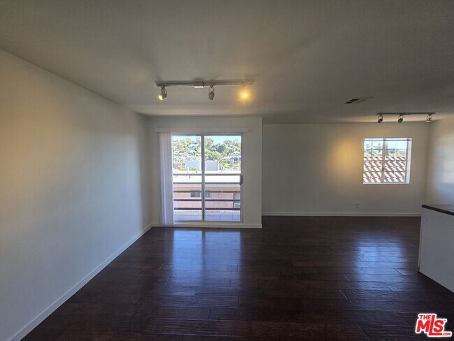 Building Photo - 2241 Branden St