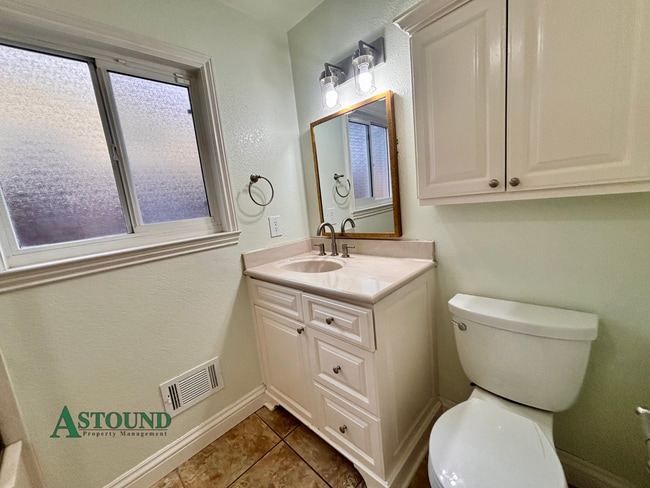 Building Photo - 2361 Panoramic Dr