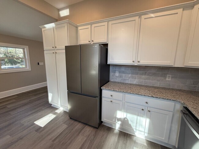 Building Photo - 4 Bedroom Fully Remodeled House Located in Five Points!