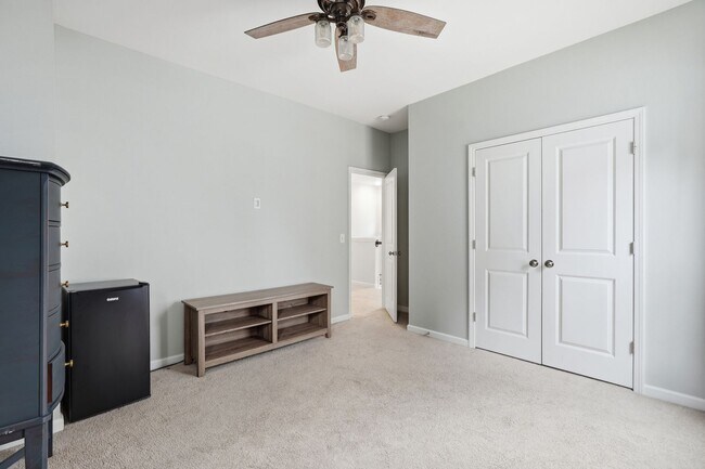 Building Photo - Like New Home For Lease in Rice Creek!