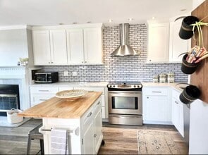 Building Photo - 166 Quincy Shore Dr