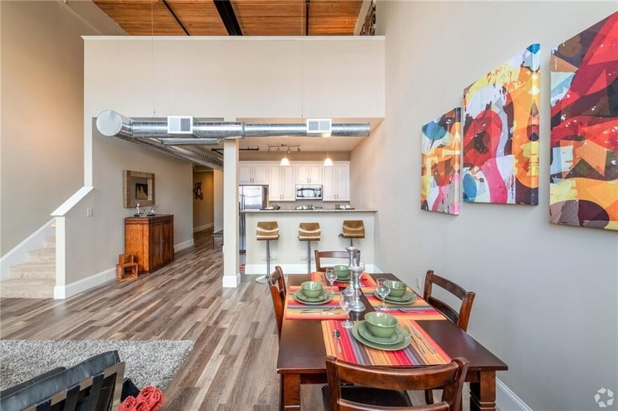 Building Photo - 411 Valley St