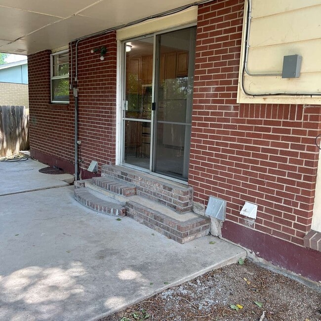 Building Photo - 2721 Meadowlark Ave