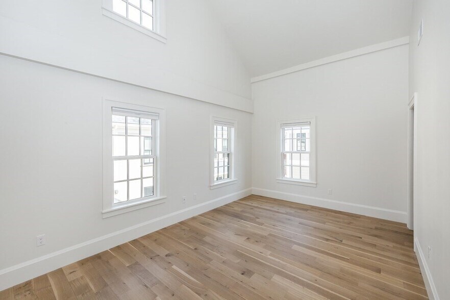 Building Photo - 229 Concord Ave