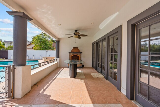 Building Photo - 23036 Burbank Blvd