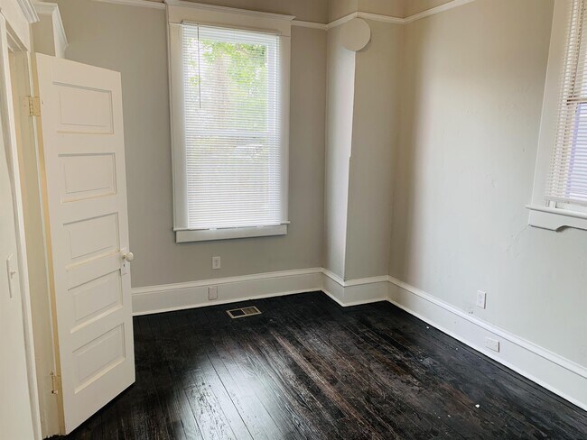 Building Photo - 23 E 40th St