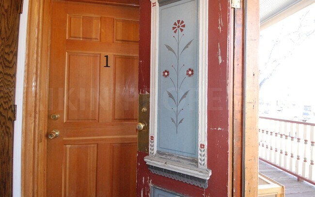 Building Photo - 2533 Lyndale Ave S