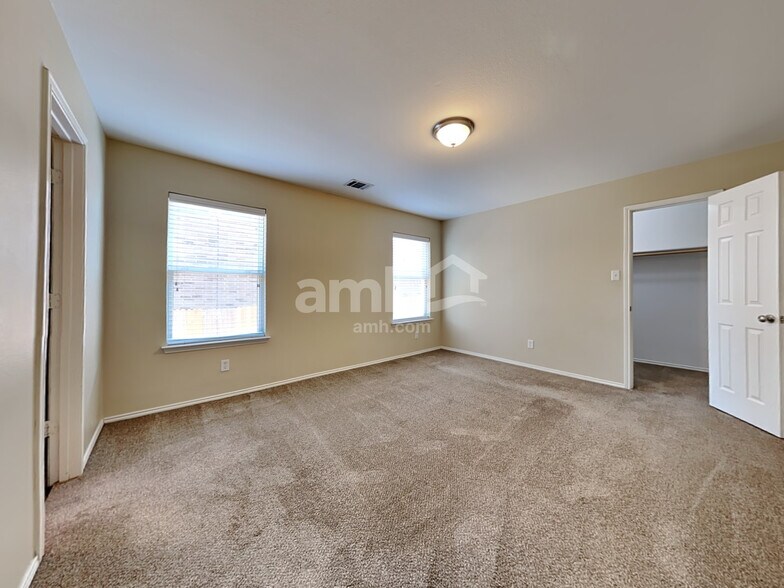 Building Photo - 5517 Parkview Hills Ln