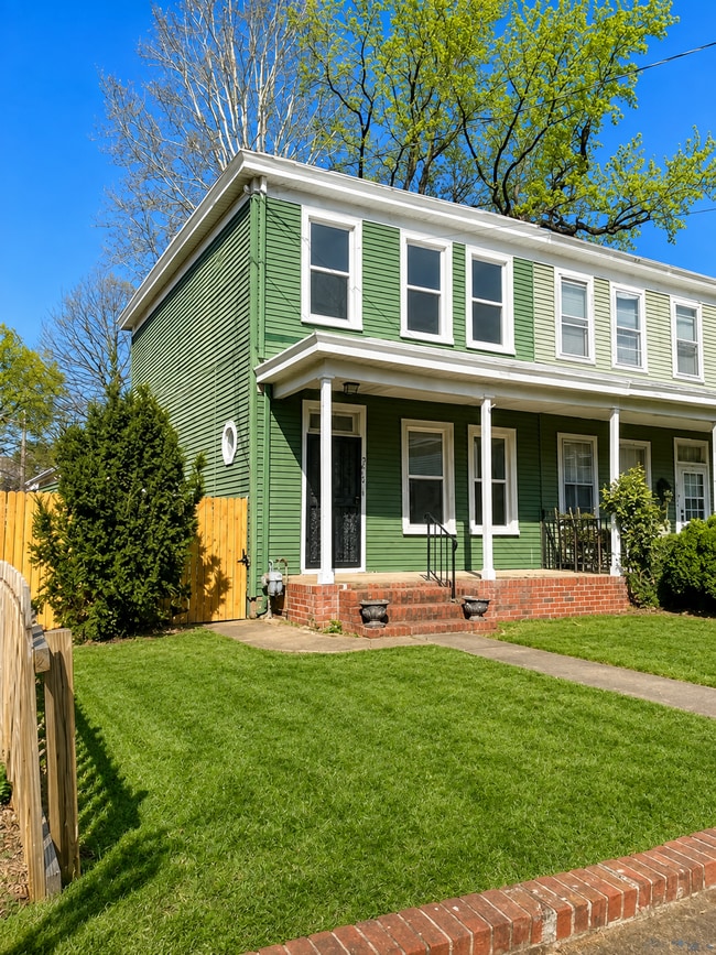 Building Photo - 3010 Woodcliff Ave