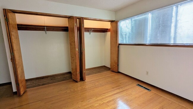 Building Photo - Spacious 4Bed/3Bath House Home in El Cerrito!