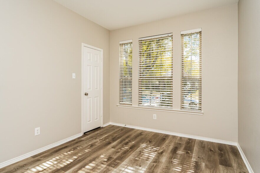 Building Photo - 415 Fisherman Trail