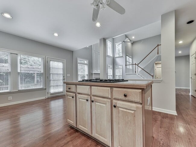 Building Photo - 408 Sixes Dr