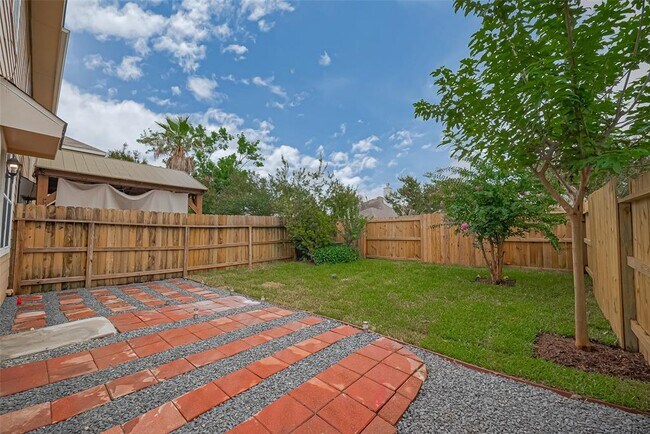 Building Photo - 16839 Carrollton Creek Ln