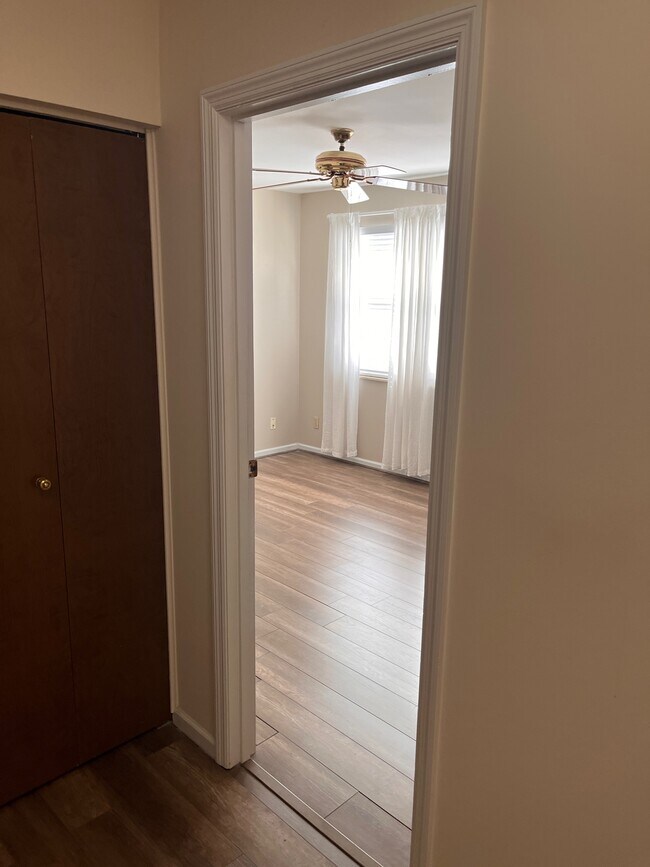 Building Photo - 1071 University Blvd