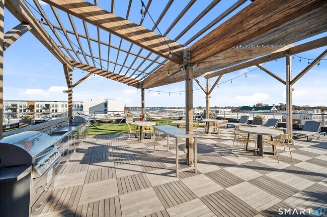 Building Photo - 19 Day St