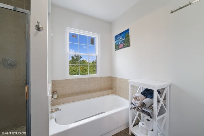 Building Photo - 627 Ascot Ln