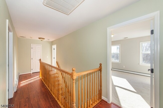 Building Photo - 414 Mineral Springs Dr