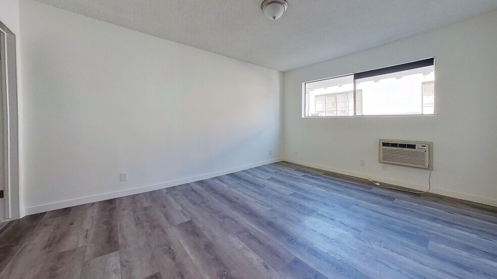 Masterbedroom - 5555 W 8th St