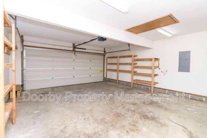 Building Photo - 14 Bunker Dr