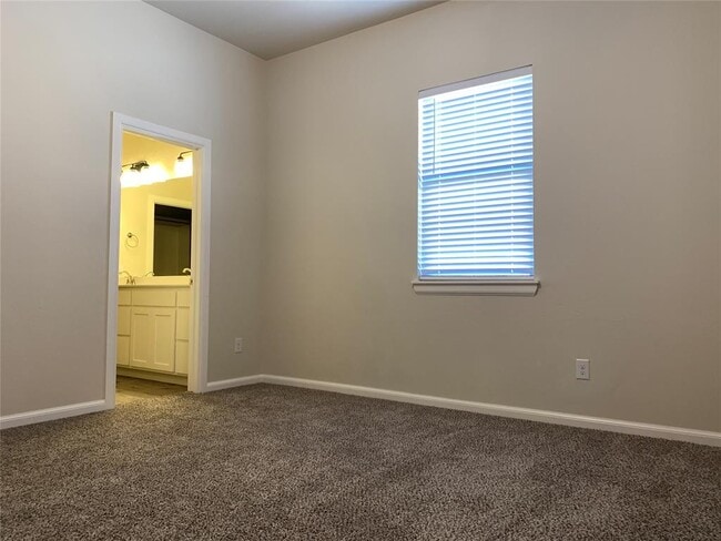 Building Photo - 4700 Enclave Ln