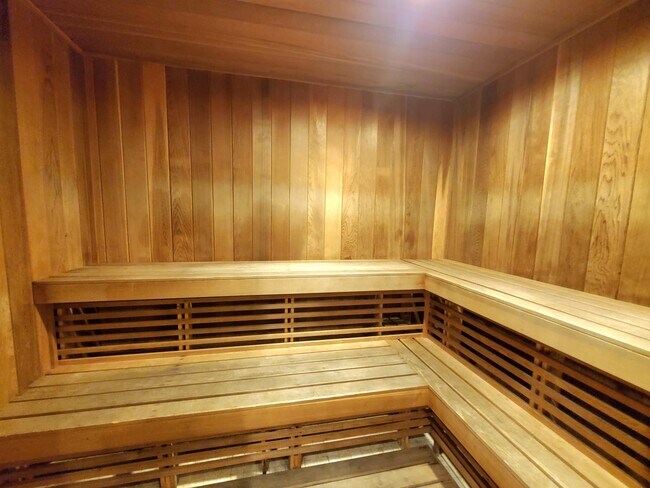 Building Photo - 1000 Scotia Dr