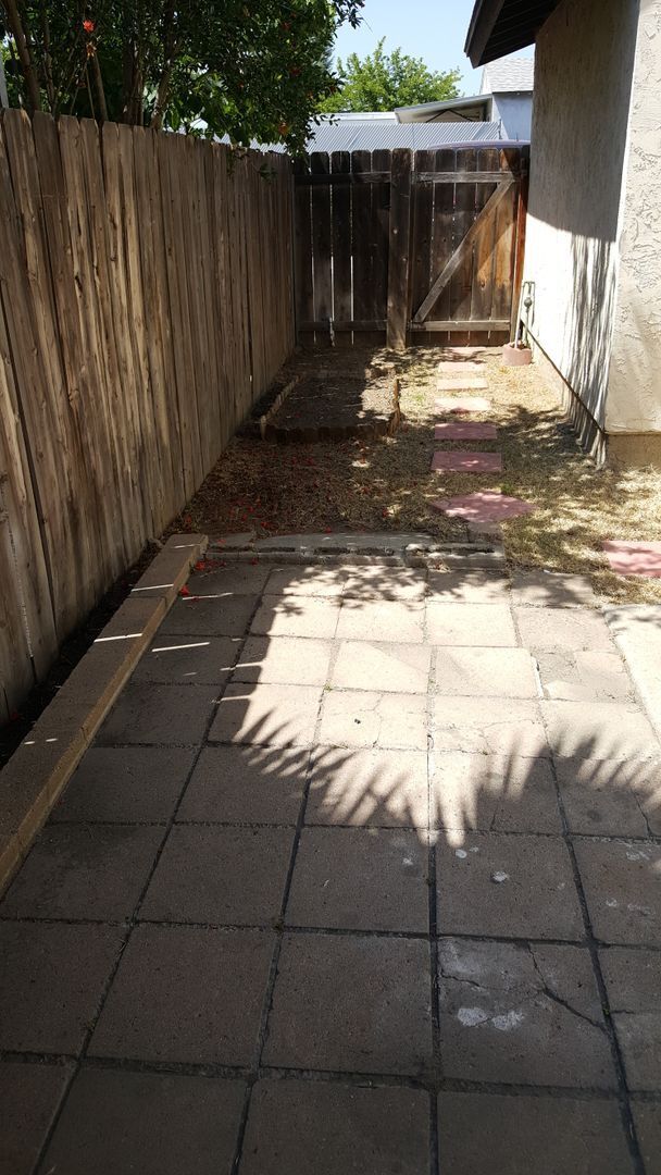 Building Photo - Condo close to Cameron YMCA & Town Square ...