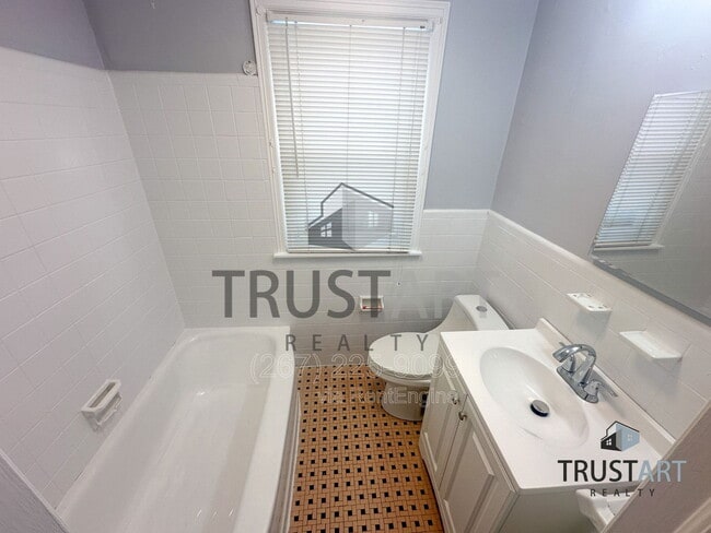 Building Photo - 5335 Cottage St