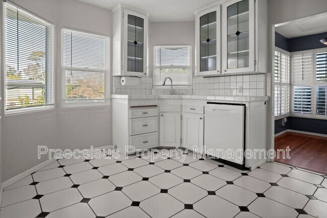 Building Photo - 2244 Felton St