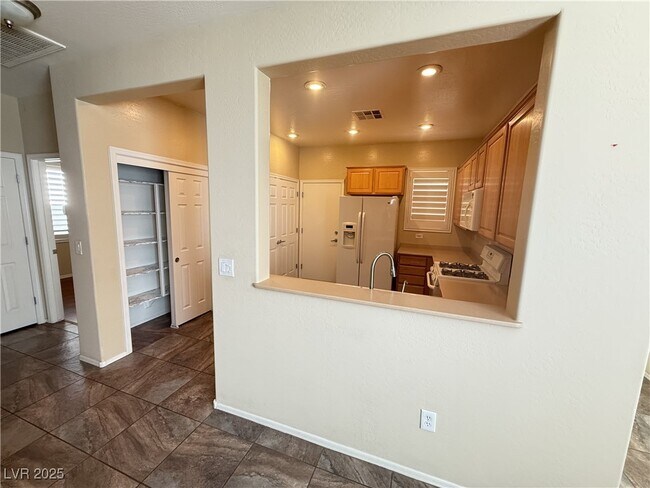 Building Photo - 2520 Chasma Dr