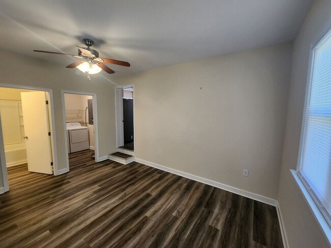 Building Photo - 3 bedroom house