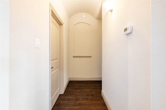 Building Photo - 917 Lake Meadow Ln