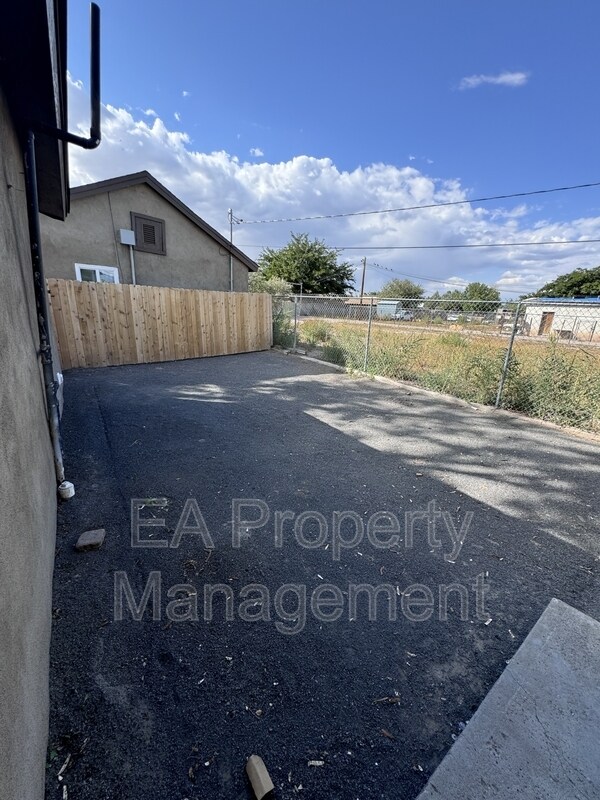 Building Photo - 419 Atrisco Dr SW