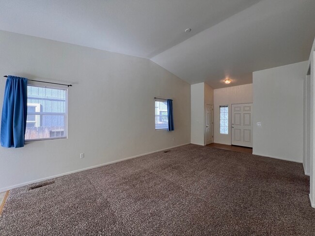Building Photo - Centrally located 3 bedroom home in Fernley- 3 car garage
