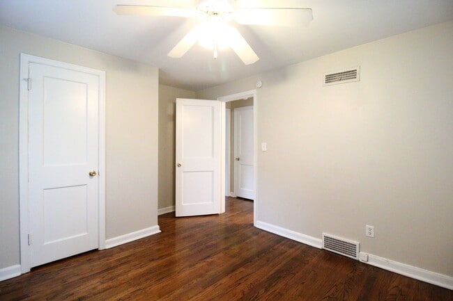 Building Photo - 1 Bedroom 1 Bath Duplex in Navy Hill Area ...