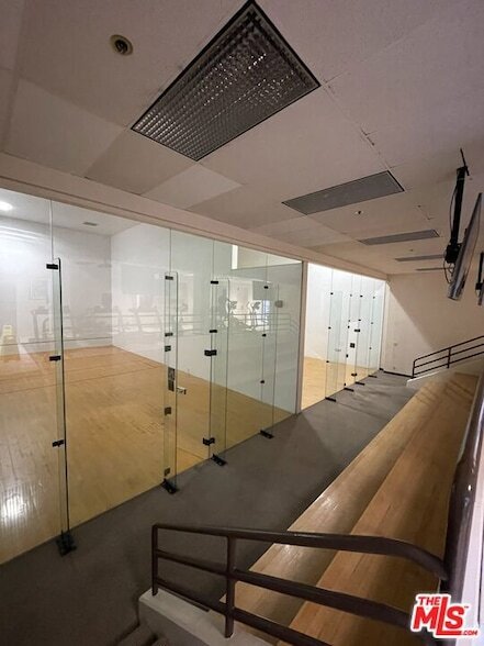 Building Photo - 600 W 9th St