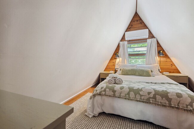 Building Photo - 51 Lake Pines Cir