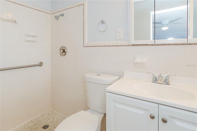 Building Photo - 40 Fairway Cir