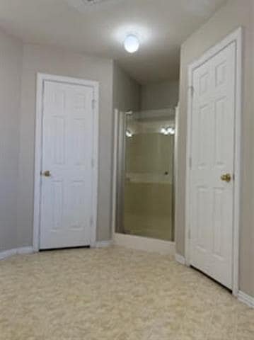 Building Photo - 213 Canterbury Dr