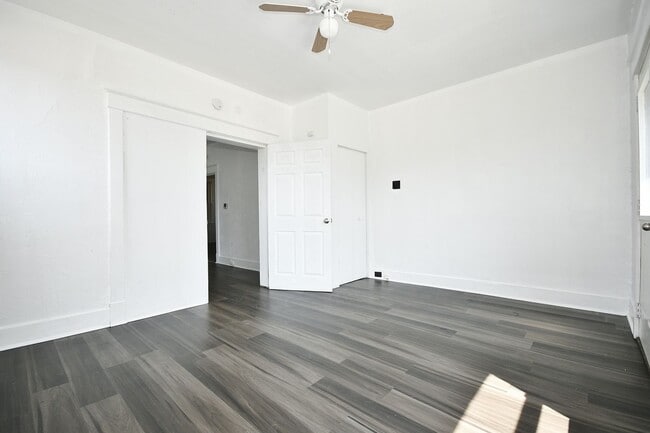 Building Photo - 511 Main St