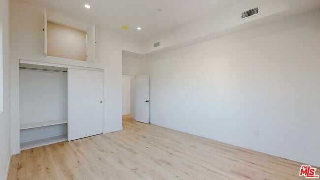 Building Photo - 1509 Cloverdale Ave