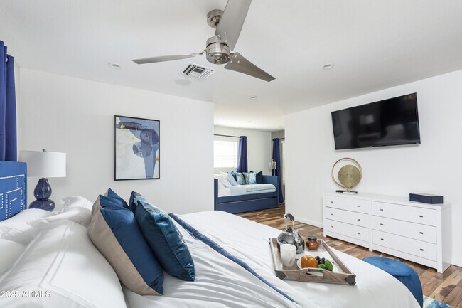 Building Photo - 6924 E Mariposa Dr