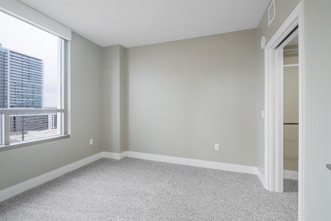 Building Photo - 300 Bowie St