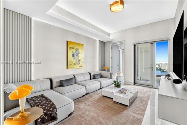 Building Photo - 17901 Collins Ave