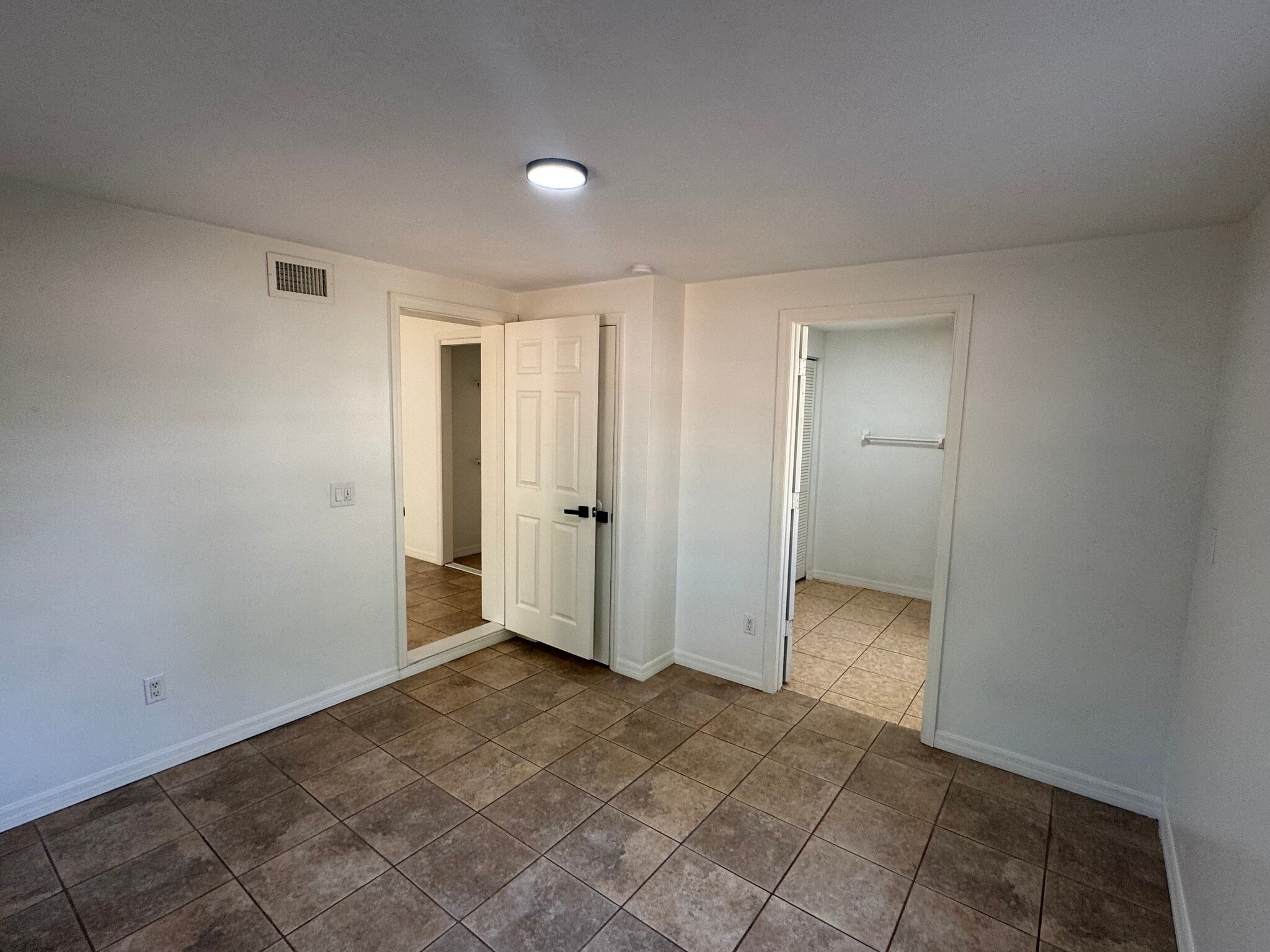 Building Photo - 10935 N 14th St