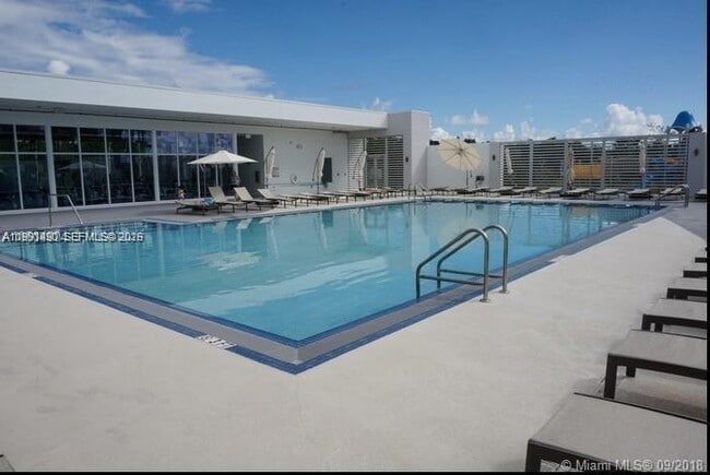 Building Photo - 15051 Royal Oaks Ln