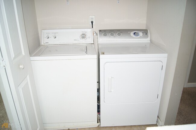 Building Photo - 2754 Deerwood Ln