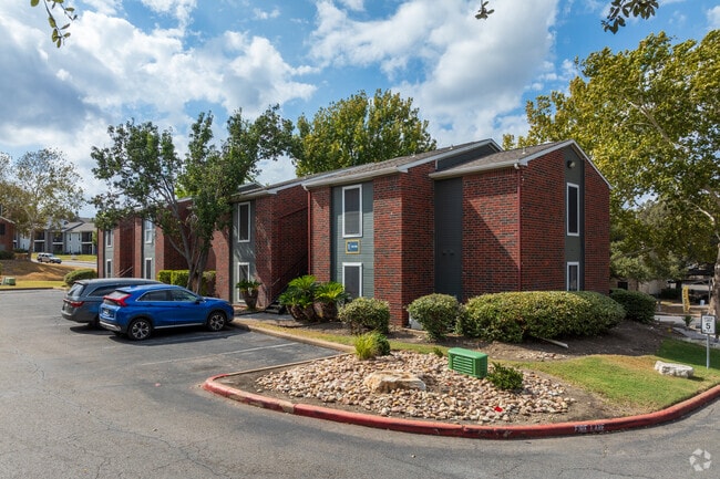 Building Photo - Patten East