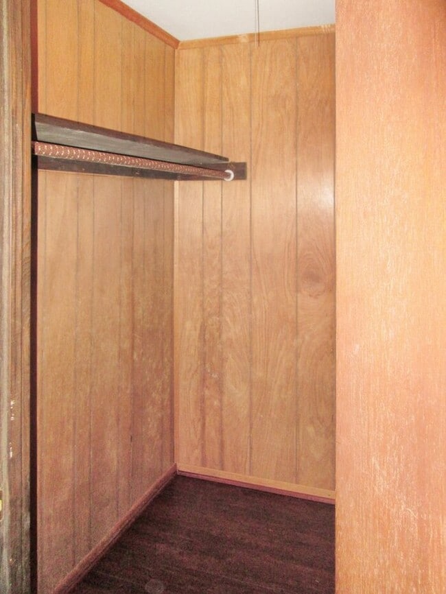 Building Photo - 3948 S Shore Dr